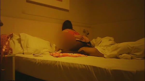 周末约炮君子兰美容院老板娘酒店开房穿着黑丝粉红情趣内衣草720P无水印
